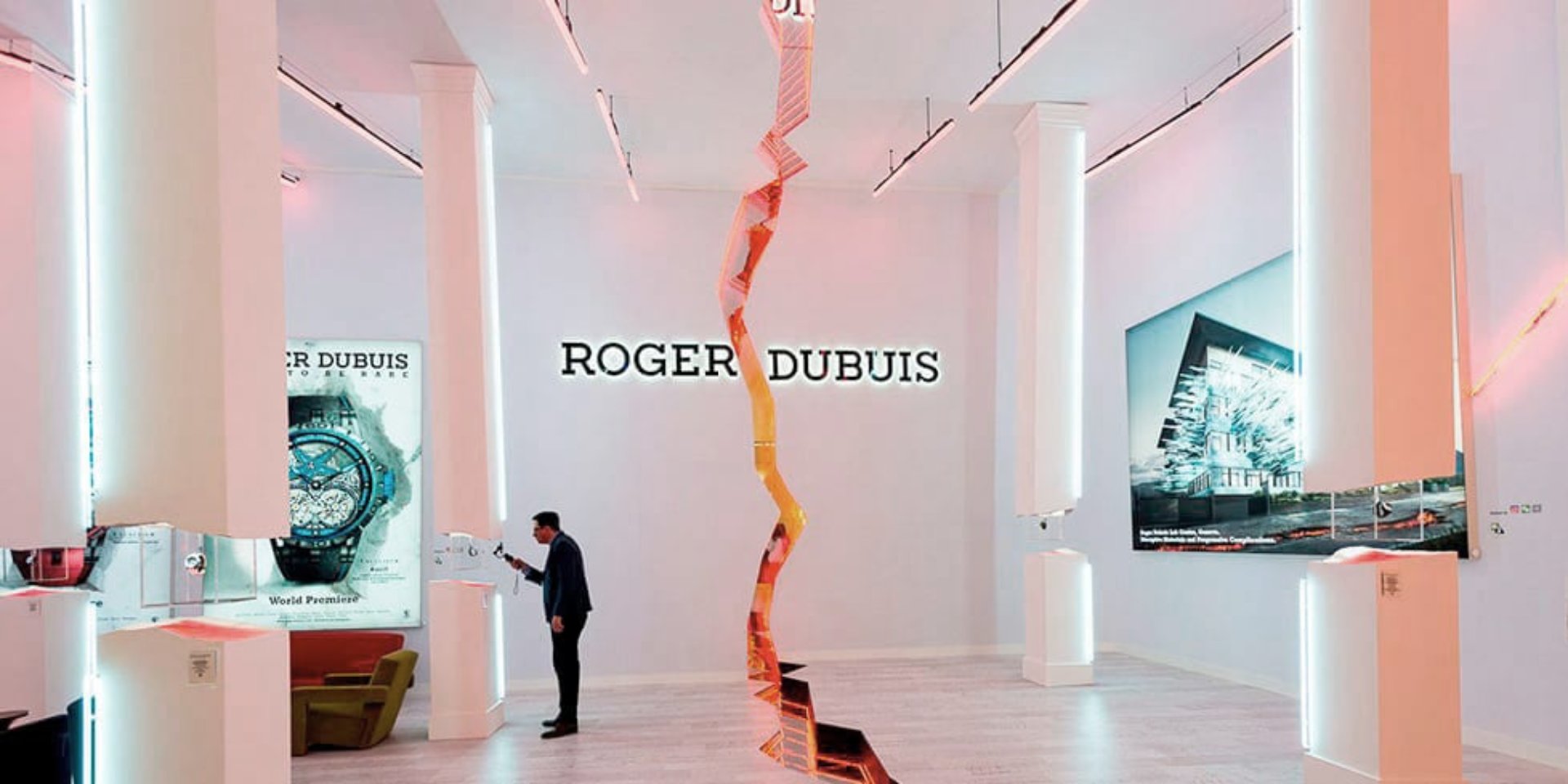 Image 2 Roger Dubuis SIHH 2017 - La fissure