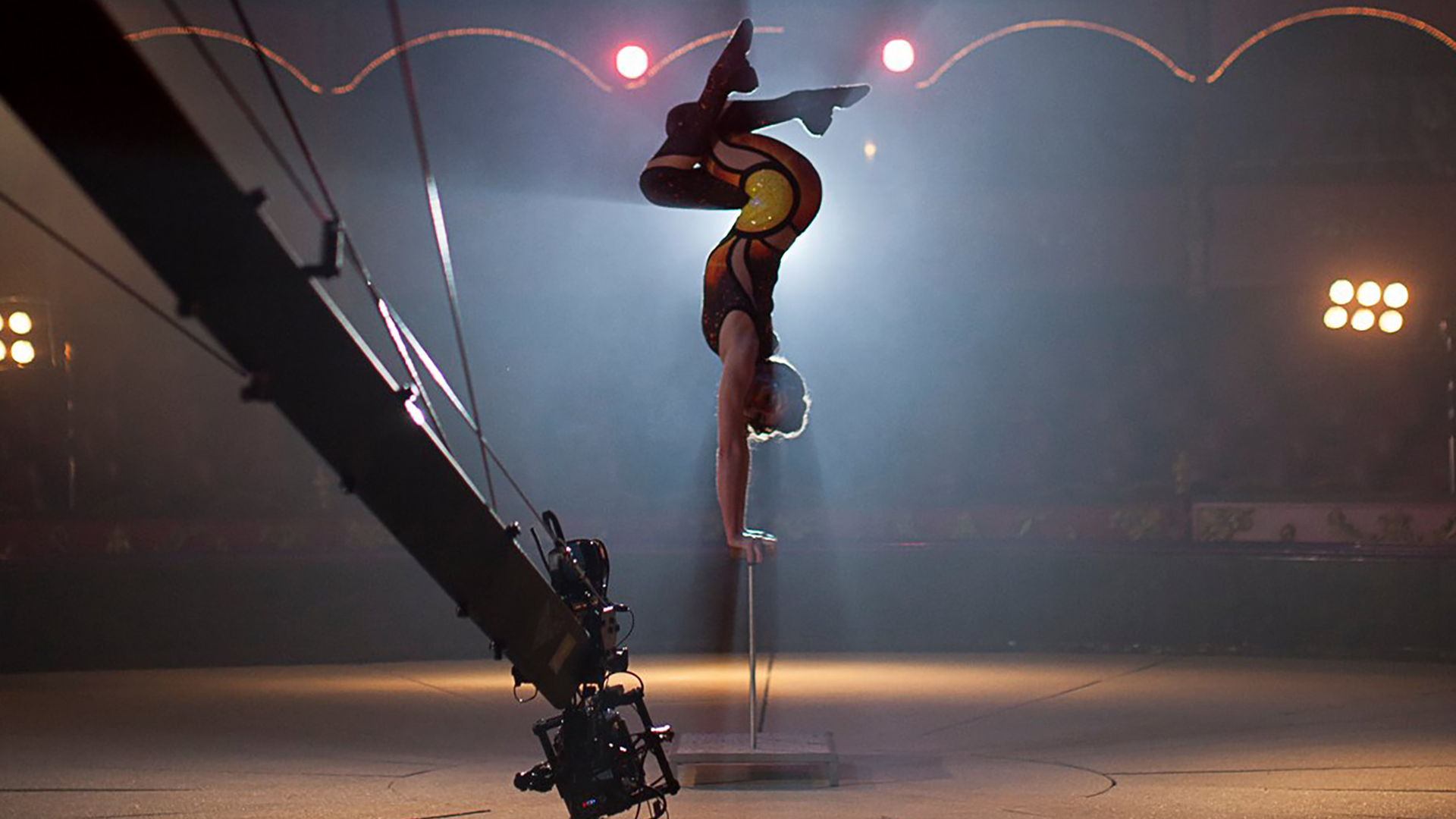 Grue et acrobate de cirque